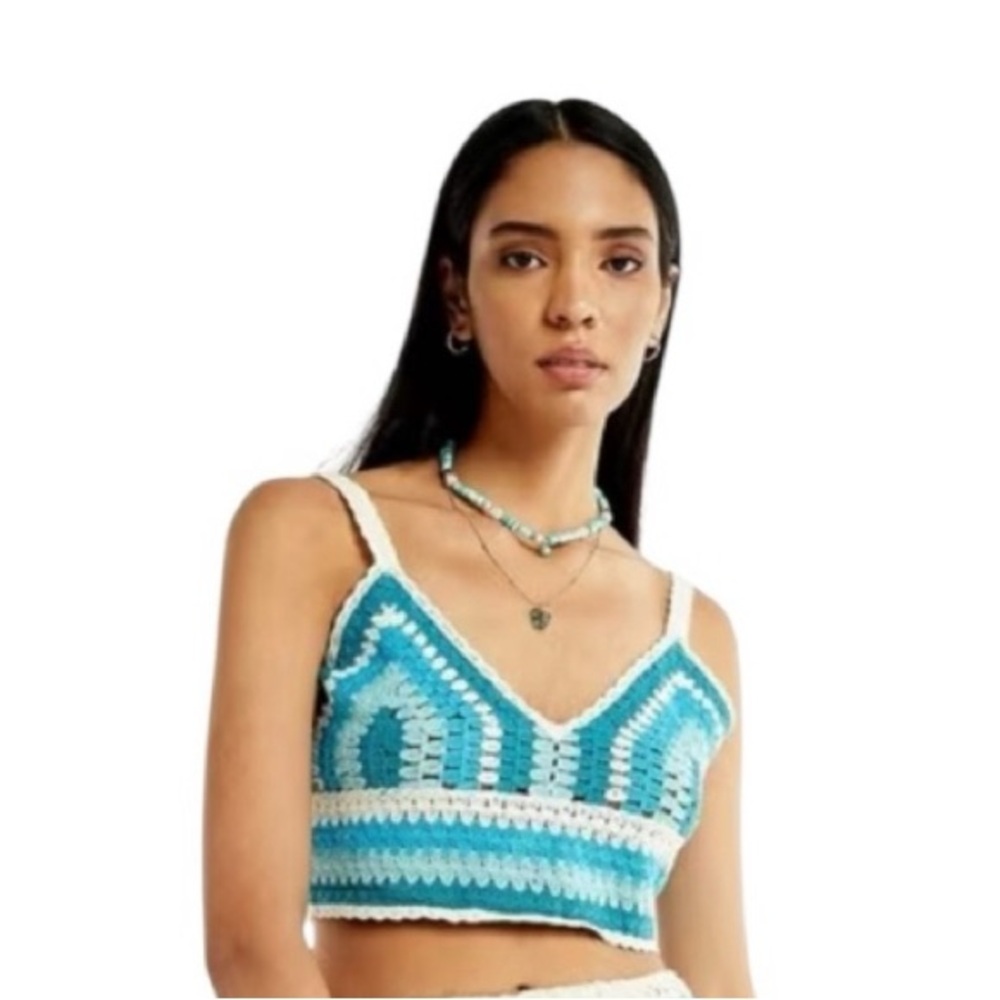 NWT Rebellion Blue and White Crochet Crop Top Medium